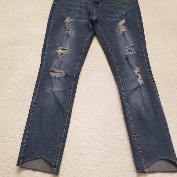 (DONATED) Jean's mid rise distressed (Donated) - Picture 6 of 6